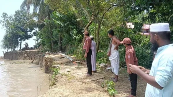 সুনামগঞ্জে কালনী নদীর ভাঙনে বিলীন হচ্ছে শাল্লা গ্রাম