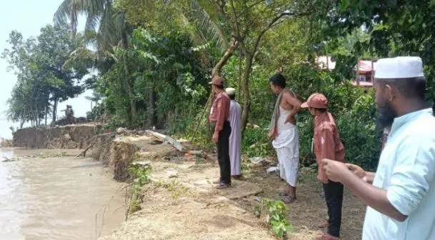সুনামগঞ্জে কালনী নদীর ভাঙনে বিলীন হচ্ছে শাল্লা গ্রাম