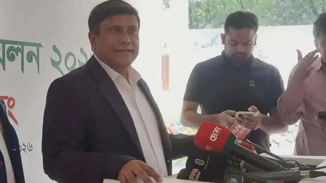 সশস্ত্র বাহিনীর সদস্যরা জীবন বাজি রেখে দায়িত্ব পালন করেন