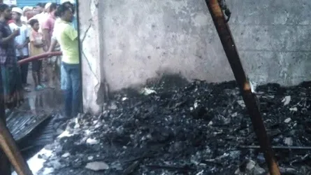 ভোলায় আগুন লেগে পুড়লো পাঁচটি দোকানঘর