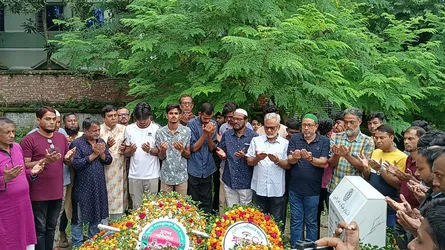 সিরাজগঞ্জে জুলাই শহীদদের কবরে বিএনপির শ্রদ্ধা