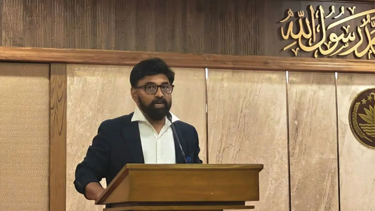 তথ্যের বিকেন্দ্রীকরণ ও সামাজিক মূল্যবোধ পুনর্গঠনে কাজ করছে সরকার