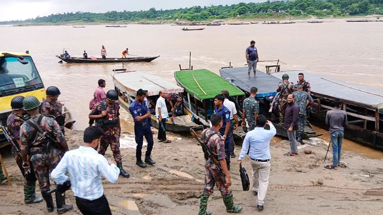 সিলেটে পাথরবোঝাই ৫০ নৌকা ধ্বংস, ৫ ট্রাক বালু জব্দ