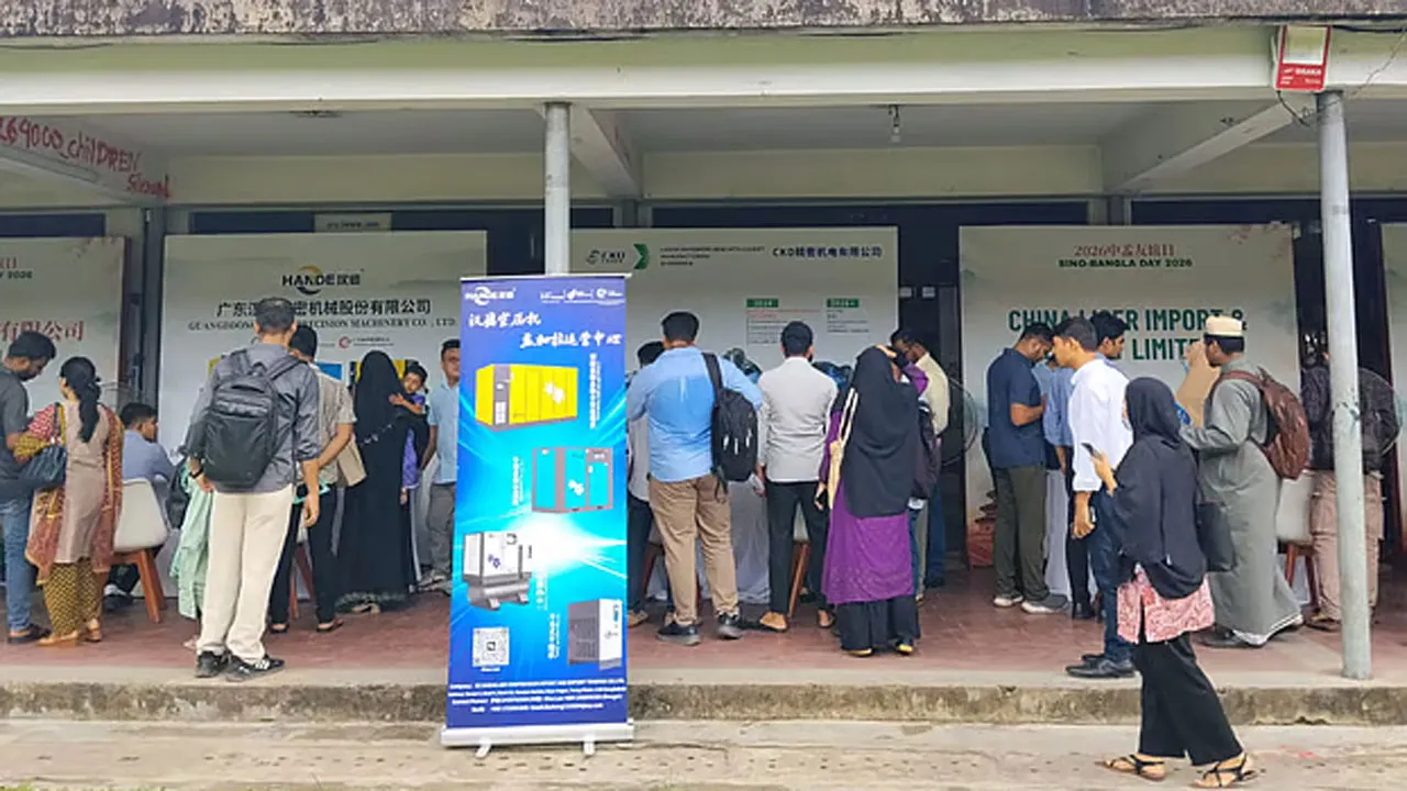 টিএসসিতে ‘চাইনিজ এন্টারপ্রাইজ জব ফেয়ার’ অনুষ্ঠিত