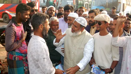 বগুড়া কেন্দ্রীয় বাস টার্মিনালে দাঁড়িপাল্লার গণসংযোগ