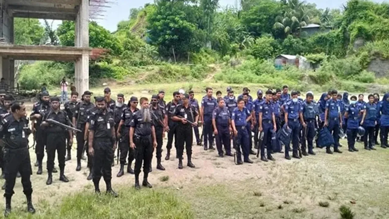 চট্টগ্রামের জঙ্গল সলিমপুরে যৌথবাহিনীর অভিযান চলছে