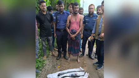সোনাগাজীতে শটগান ও ওয়াকিটকিসহ ওয়ারেন্টভুক্ত আসামি গ্রেফতার
