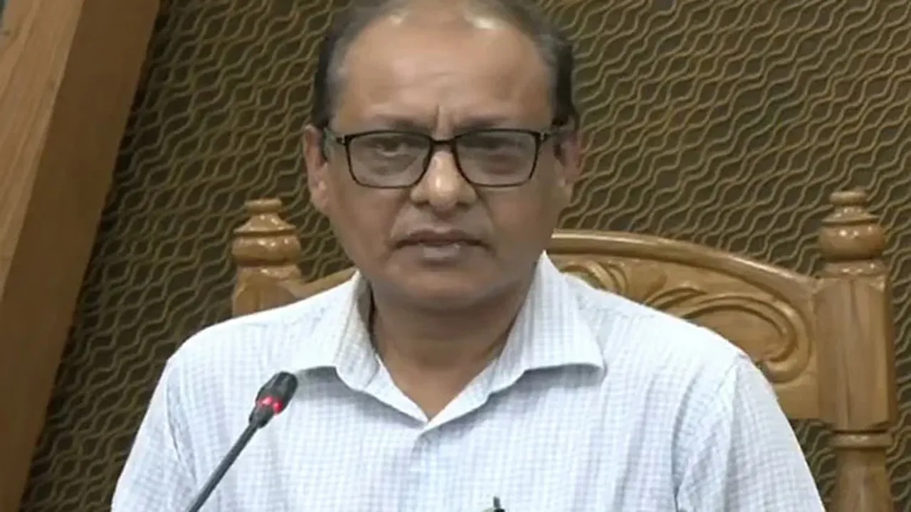সুশৃঙ্খল জাতি গড়তে মানসম্মত পাঠ্যপুস্তকের বিকল্প নেই