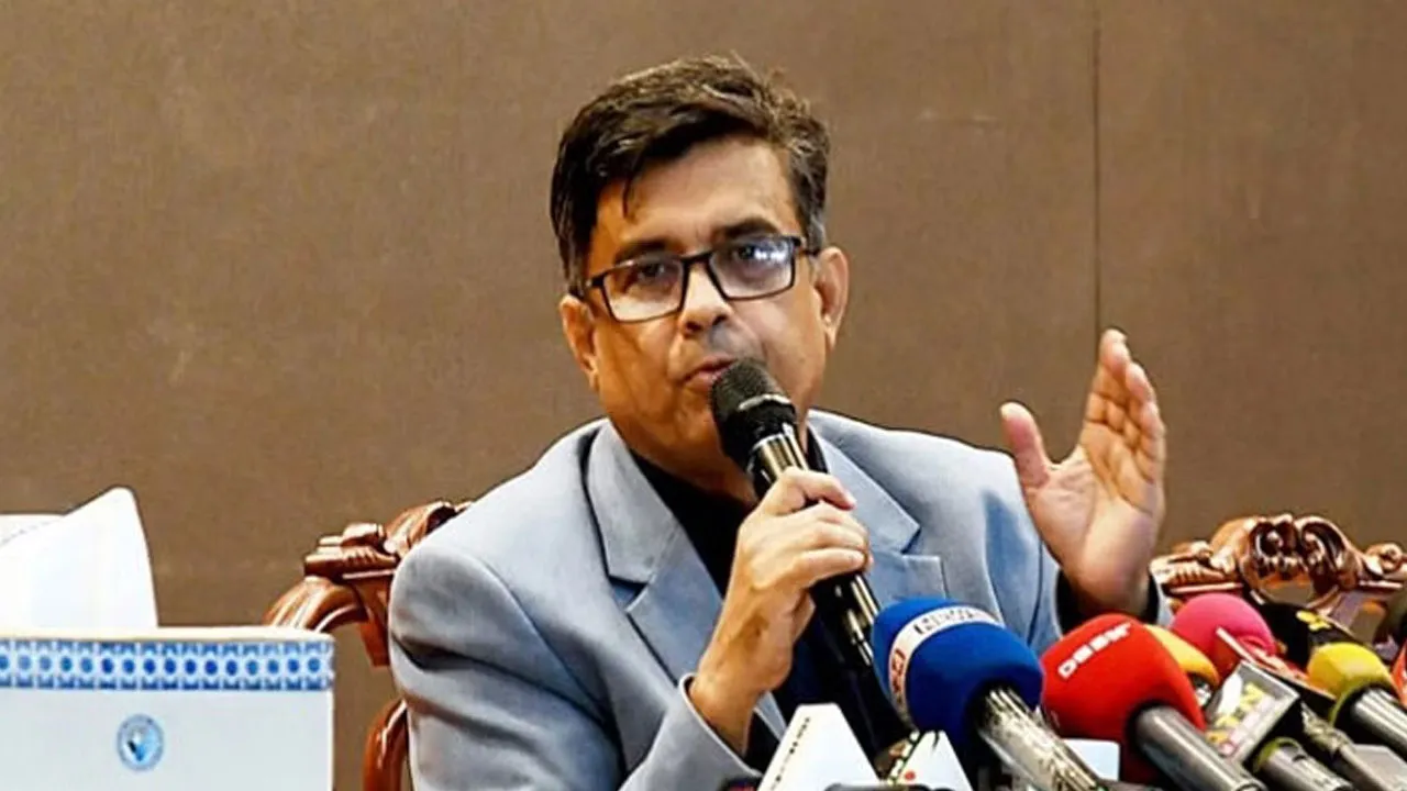 ডিসেম্বরের মধ্যেই নির্বাচনের প্রস্তুতি নেয়ার নির্দেশ প্রধান উপদেষ্টার