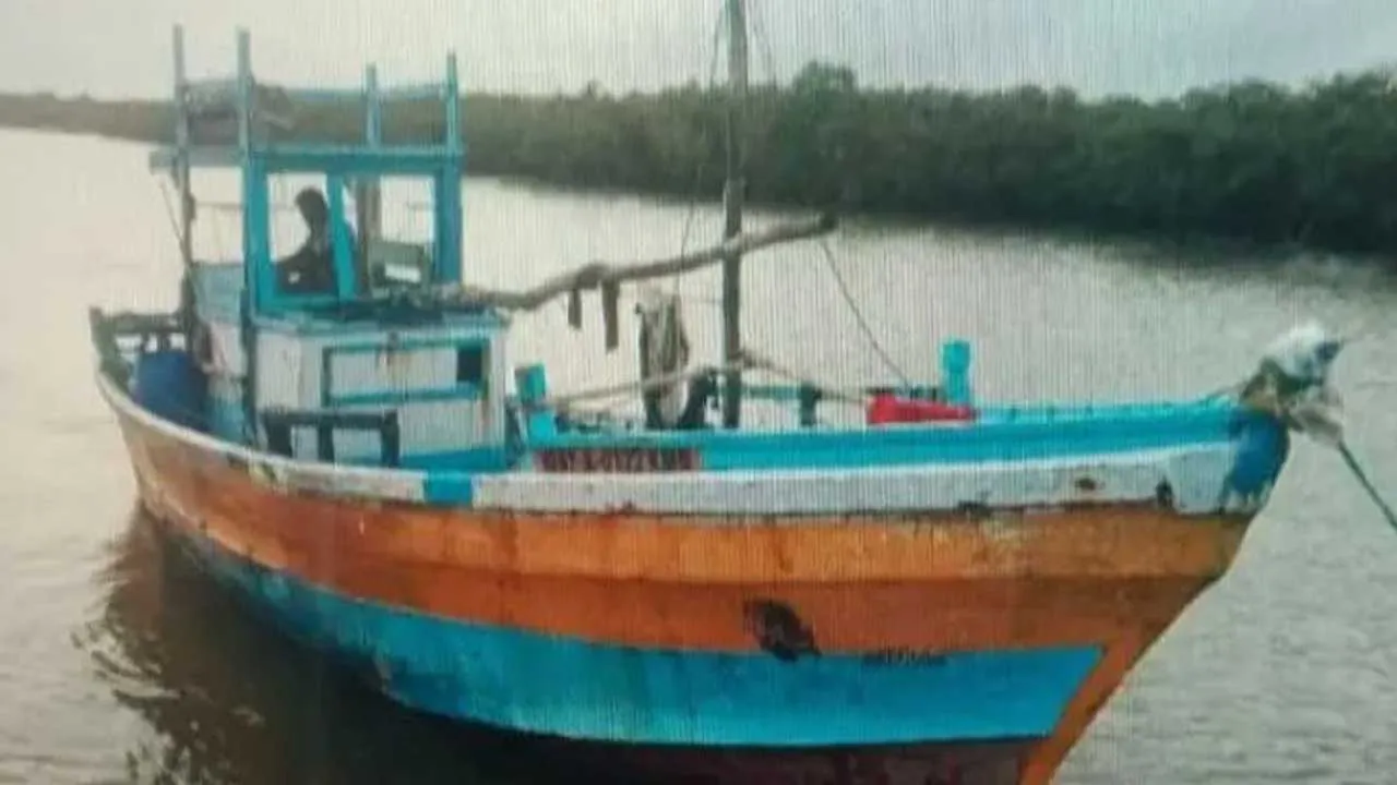 সাগরে ৩৬ দিন ধরে ভেসে থাকা শ্রীলঙ্কান বাবা-ছেলেকে উদ্ধার করলো বাংলাদেশী জেলেরা