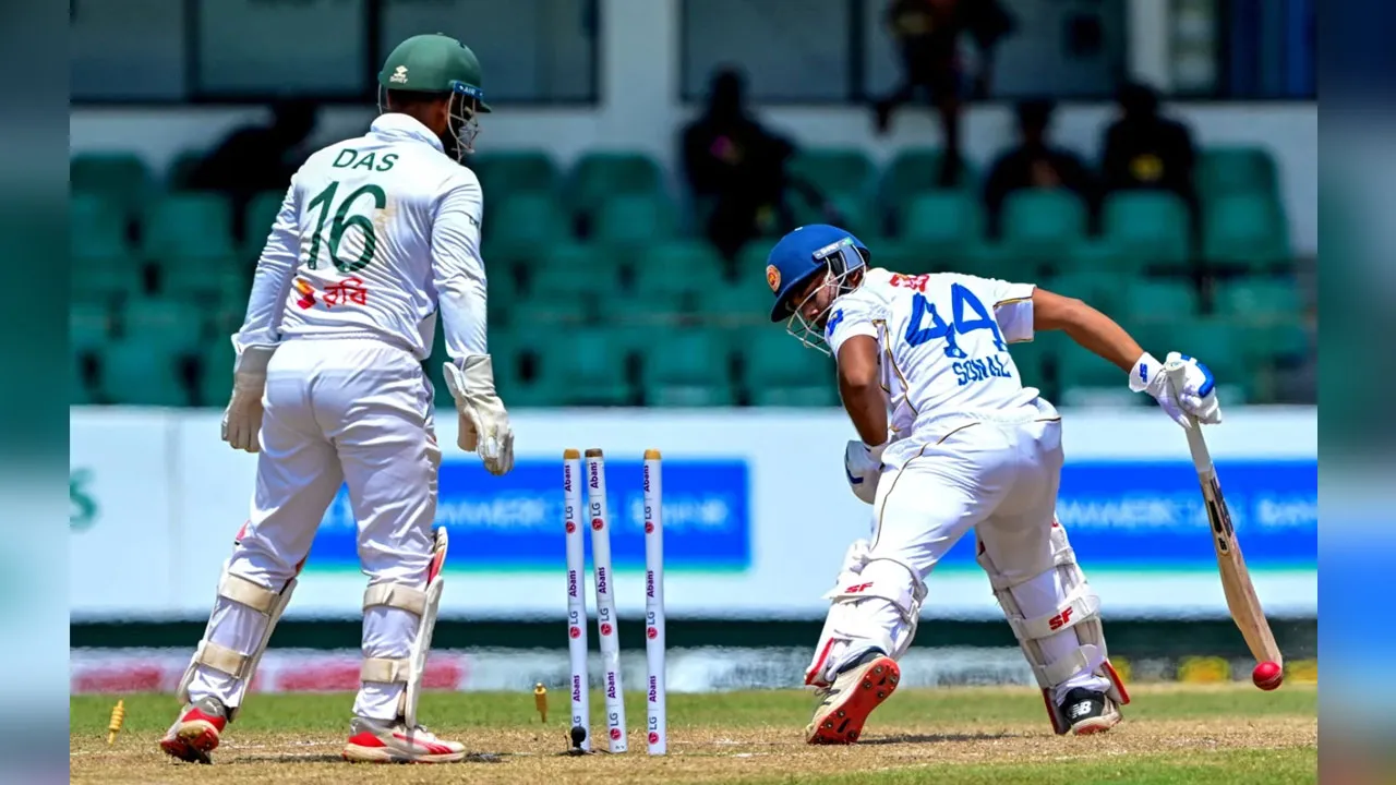 বড় লিড নিয়ে থামলো শ্রীলঙ্কা
