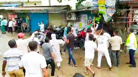 শ্রীনগরে বিএনপির প্রতিষ্ঠাবার্ষিকীতে ২ গ্রুপের সংঘর্ষে পুলিশ পরিদর্শকসহ আহত ১০