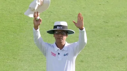 বাংলাদেশ আম্পায়ার সৈকতের প্রশংসায় ভোগলে