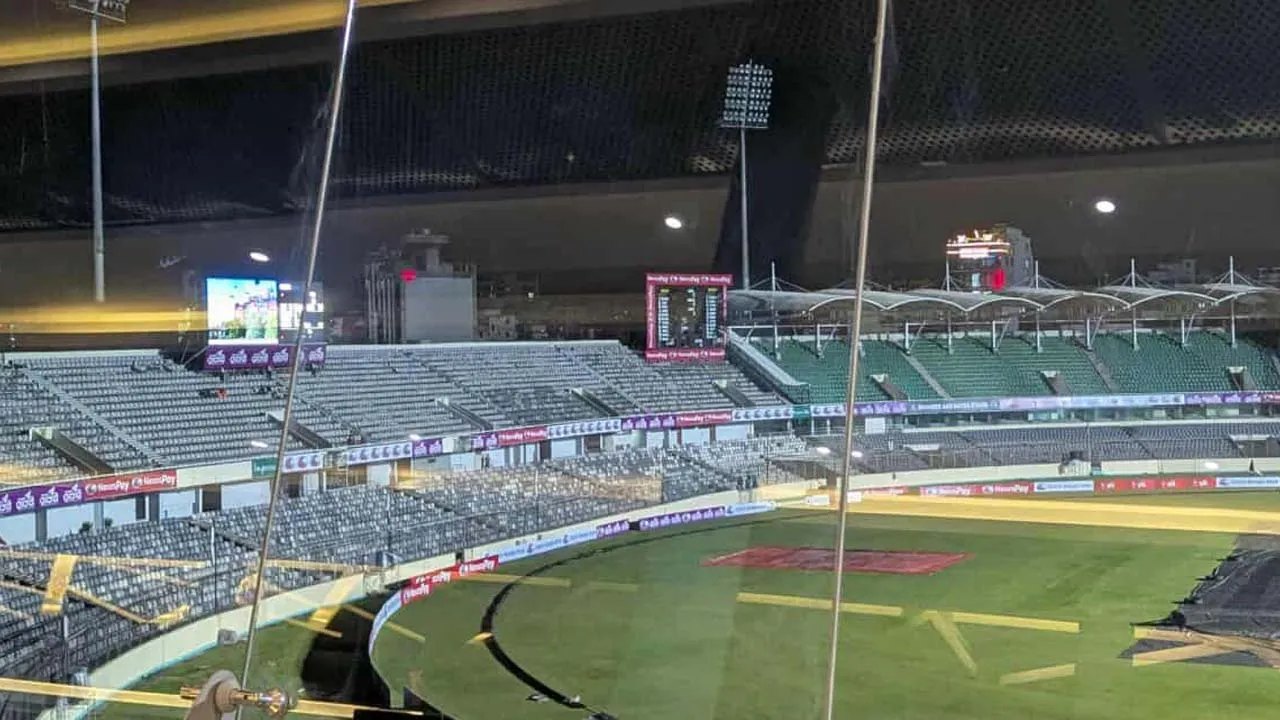 আবারো খাবার নিয়ে মাঠে প্রবেশে নিষেধাজ্ঞা