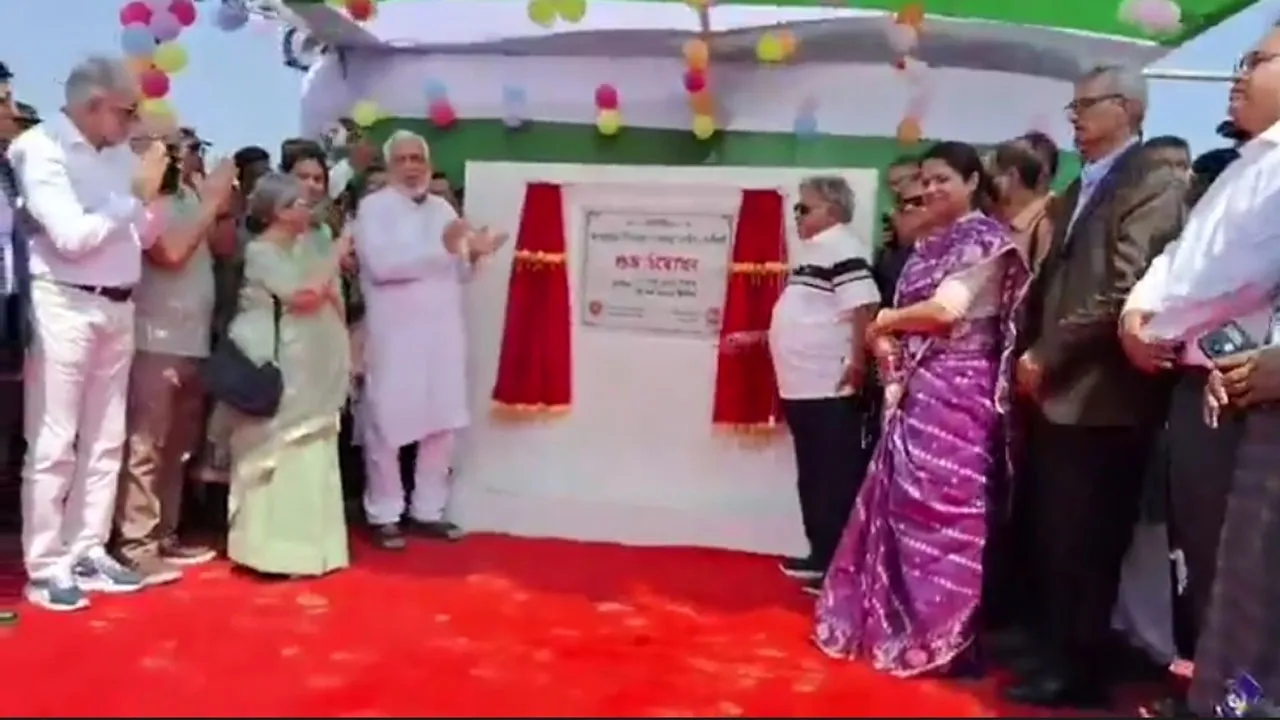প্রথমবারের মতো সীতাকুণ্ড-সন্দ্বীপে ফেরি চলাচল শুরু