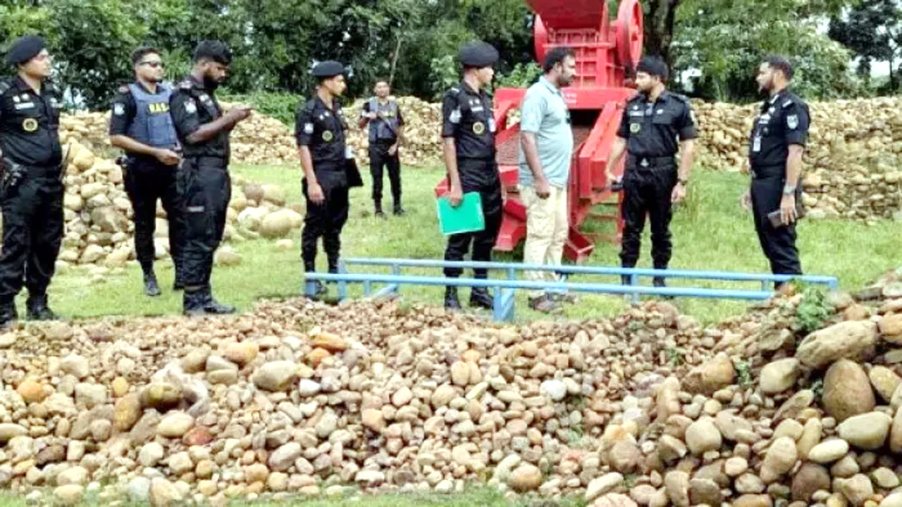 সিলেটে মাটির নিচ থেকে লক্ষাধিক ঘনফুট পাথর উদ্ধার