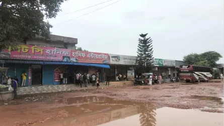 নাটোর-ঢাকা রুটে আবারো বন্ধ বাস চলাচল, ভোগান্তিতে হাজারো যাত্রী