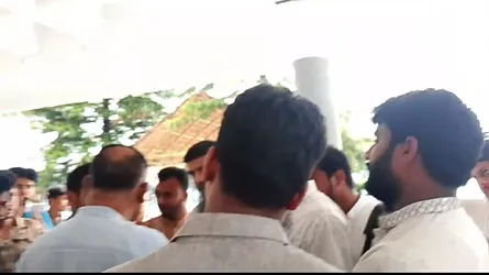ইবিতে নবীনদের সাথে সাক্ষাতে গিয়ে বিএনপিপন্থী শিক্ষকের সাথে শিবিরের বাগ্বিতণ্ডা