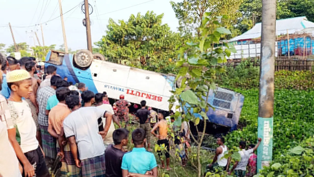 টাঙ্গুয়ার হাওরে ঘুরতে গিয়ে সুনামগঞ্জে বাসচাপায় মা-মেয়ে নিহত