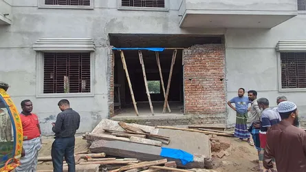 শ্রীপুরে সানসেটের নিচে চাপা পড়ে নির্মাণশ্রমিকের মৃত্যু