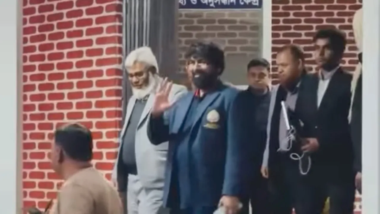 ১২ ঘণ্টা অবরুদ্ধ থাকার পর মুক্তি পেলেন শাবিপ্রবির ভিসি-প্রো ভিসি