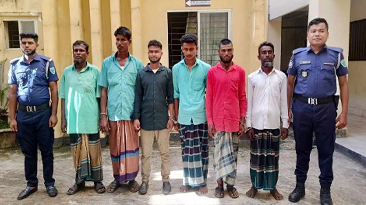 সিলেটে নৌপথে চাঁদাবাজি : যৌথবাহিনীর অভিযানে আটক ৬