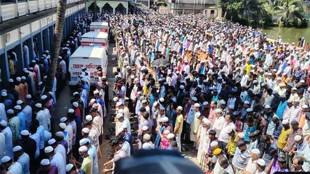 কানাইঘাটে ৫ তরুণ প্রবাসীর জানাজায় শোকার্ত মানুষের ঢল