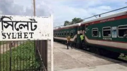 রেলপথ সংস্কার ও উন্নয়নের দাবিতে সিলেটে রেলপথ অবরোধ