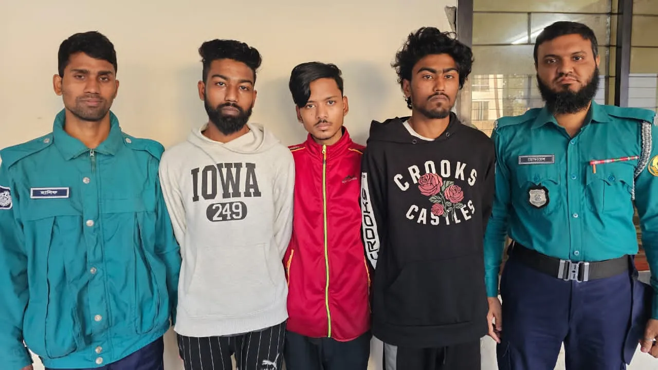 সিলেটে যাত্রীবেশে ছিনতাই চক্রের ৩ সদস্য গ্রেফতার