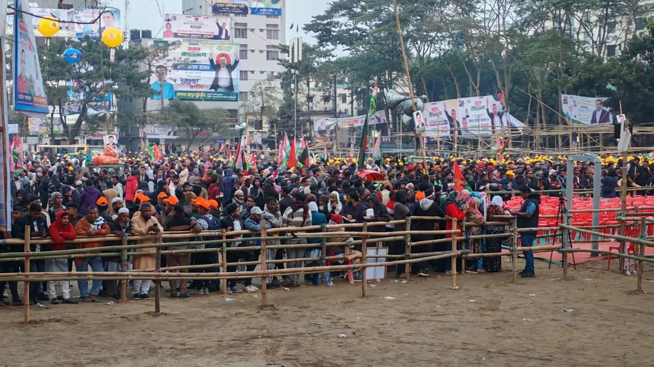 তারেক রহমানের আগমন উপলক্ষে সিলেটে আলীয়া মাদরাসা মাঠে নেতাকর্মীদের ঢল