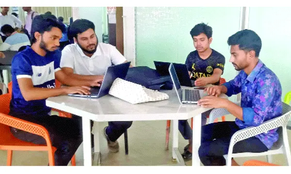 কম্পিউটার সায়েন্স অ্যান্ড ইঞ্জিনিয়ারিংয়ে পড়াশোনা