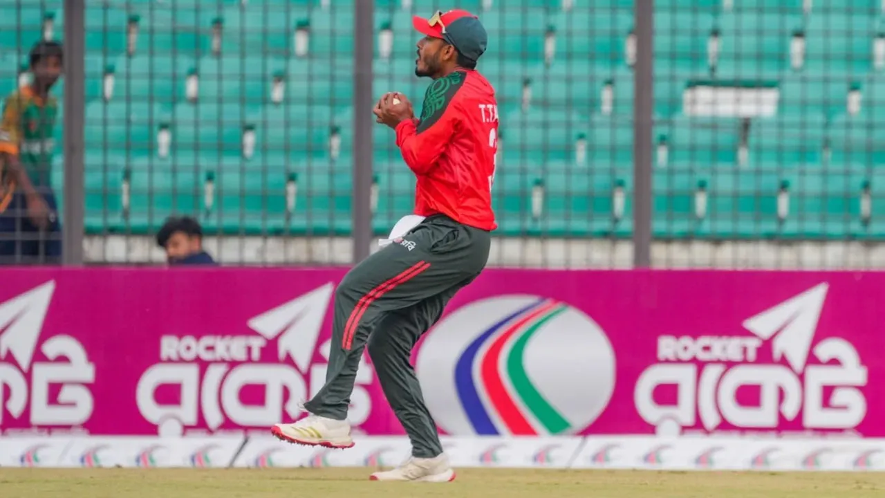 আয়ারল্যান্ডের বিপক্ষে তানজিদ তামিরের বিশ্ব রেকর্ড