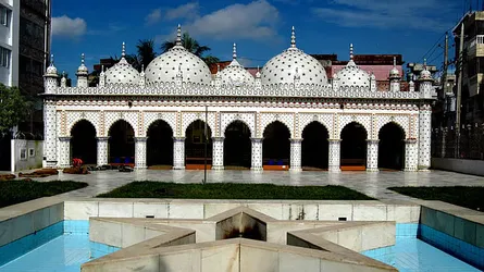 শতবর্ষ প্রাচীন তারা মসজিদের স্থাপত্যসৌকর্য আজও মানুষকে মুগ্ধ করে