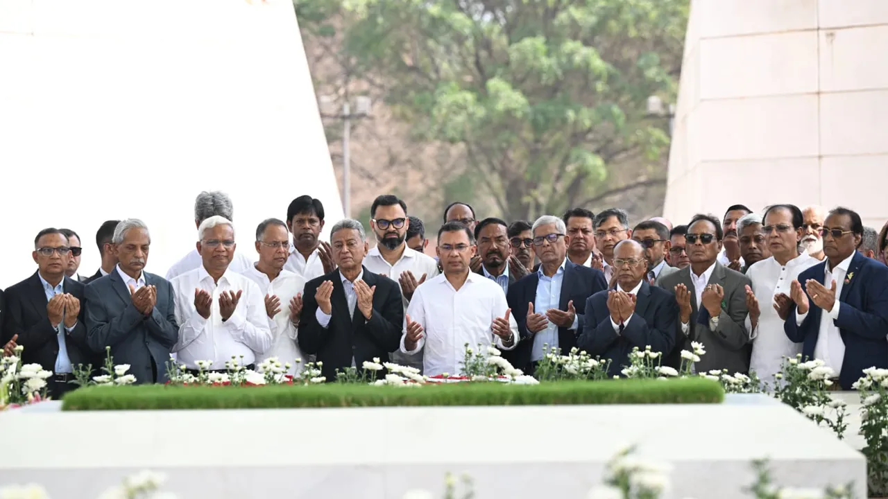 জিয়াউর রহমান ও খালেদা জিয়ার সমাধিতে প্রধানমন্ত্রীর শ্রদ্ধা