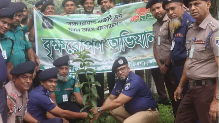 ট্রাফিক স্কুলে বৃক্ষরোপণ কর্মসূচি পালিত