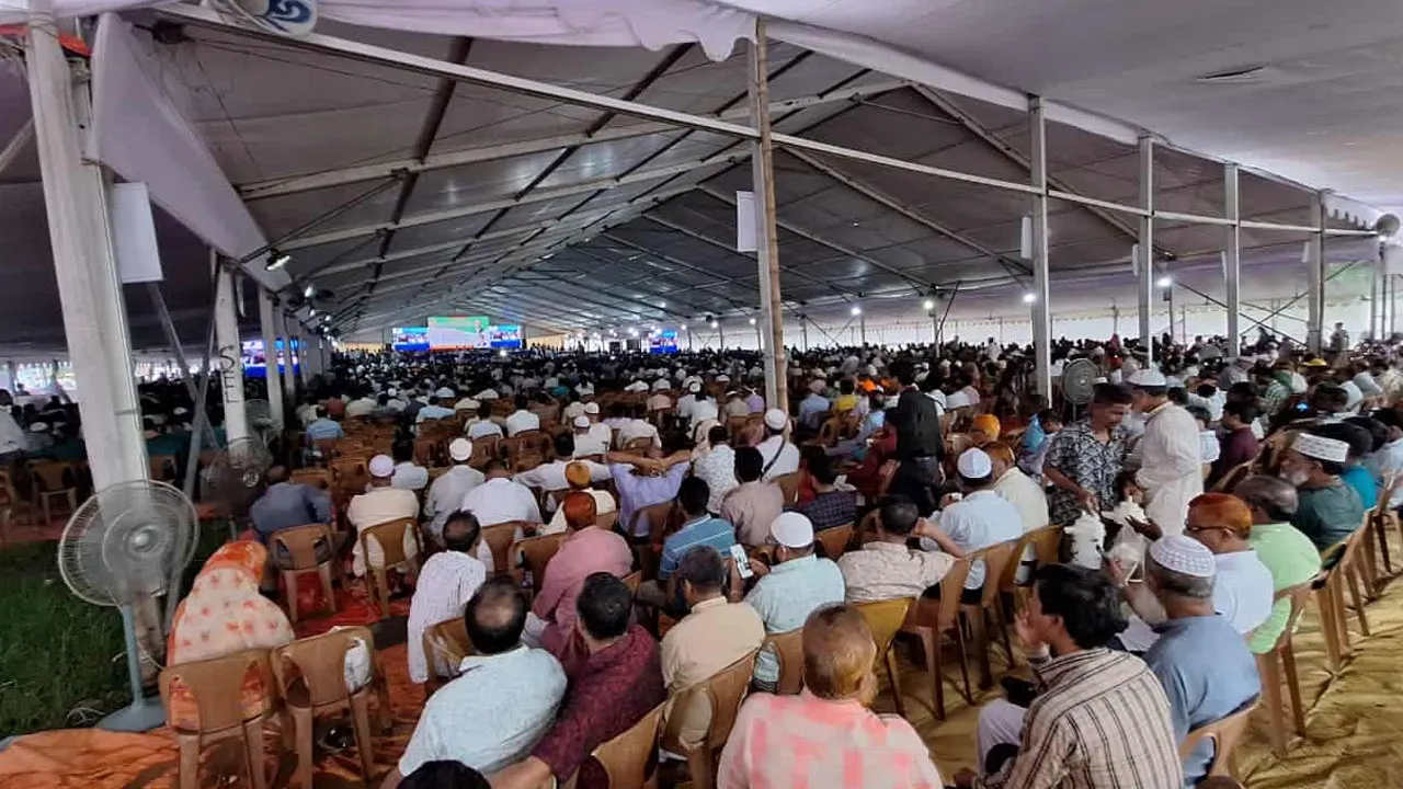 সোহরাওয়ার্দী উদ্যানে শিক্ষকদের সমাবেশে ব্যাপক উপস্থিতি