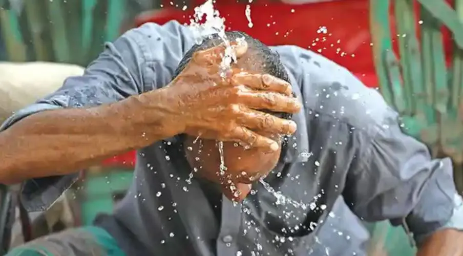 আকাশ মেঘলা থাকলেও বৃষ্টির সম্ভাবনা নেই