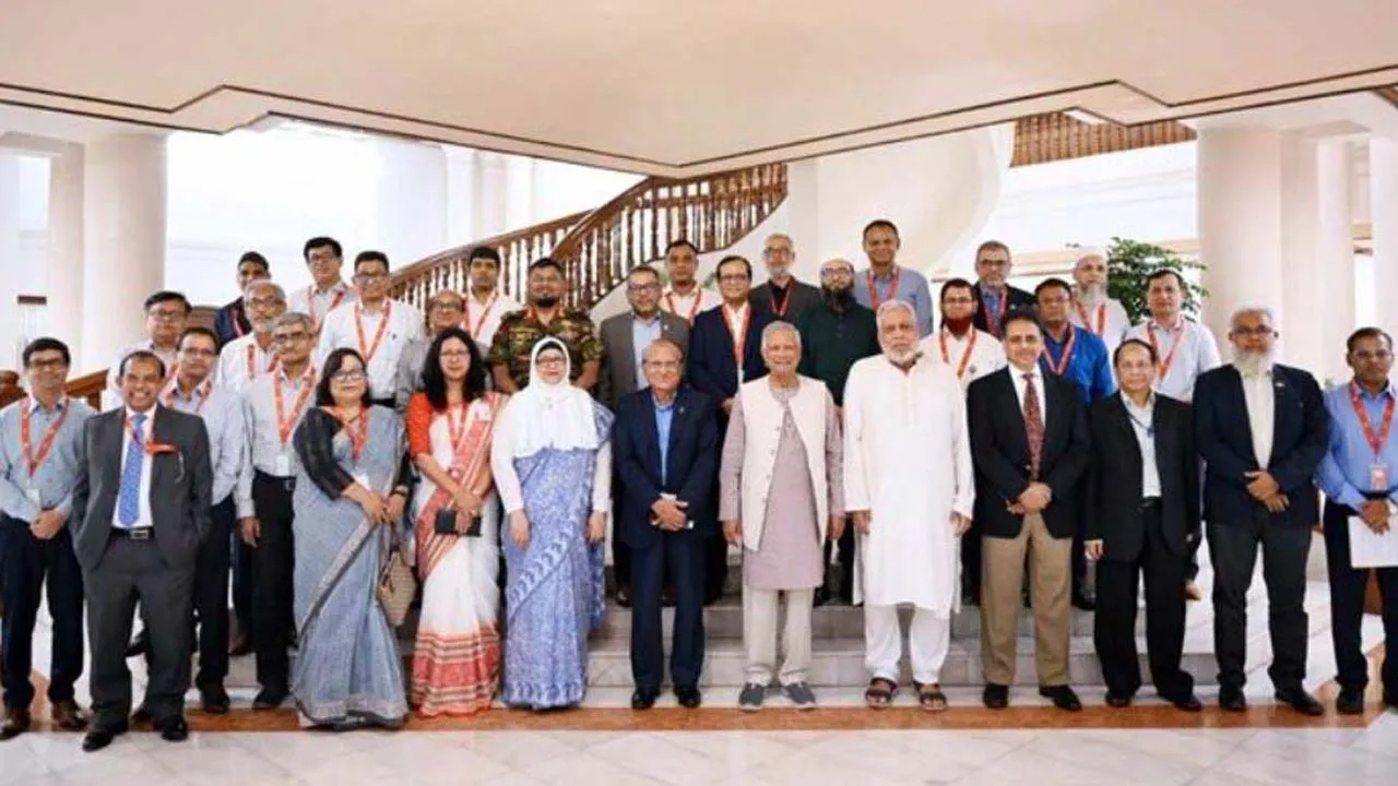 ঝামেলামুক্ত ঈদযাত্রা উপহার দেয়ায় কর্মকর্তাদের ‘ধন্যবাদ’ প্রধান উপদেষ্টার