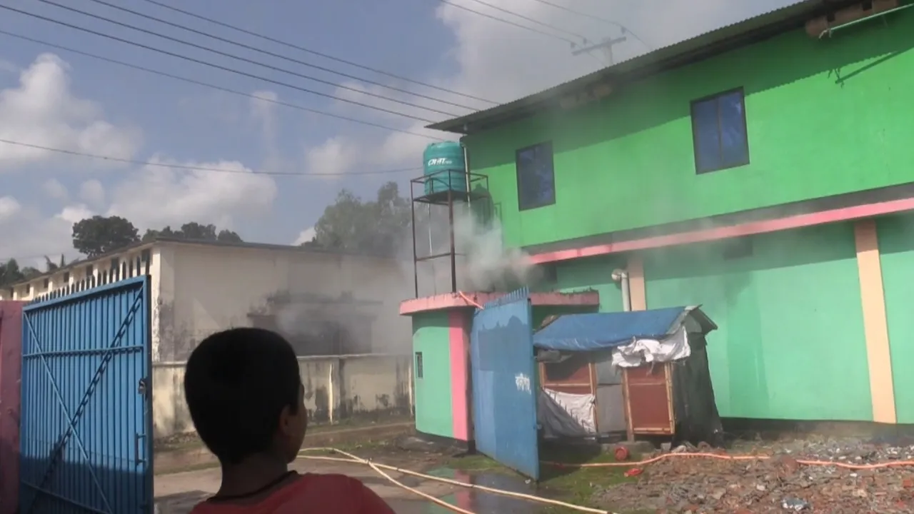 লালমনিরহাটে তুলার মিলে আগুন, ২০ লাখ টাকার ক্ষয়ক্ষতি