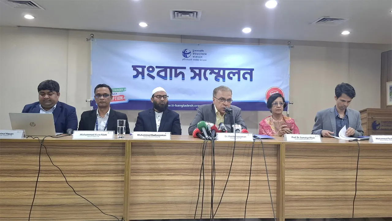 মোবাইল আর্থিক সেবা খাতে ব্যয় ব্যাংকের চেয়ে ১৫ গুণ : টিআইবি