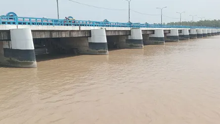 উজানের ঢলে তিস্তা নদীর পানি বিপৎসীমার উপরে