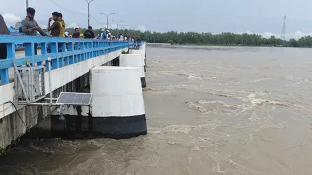 কমছে তিস্তার পানি, এবার ভাঙন আতঙ্ক