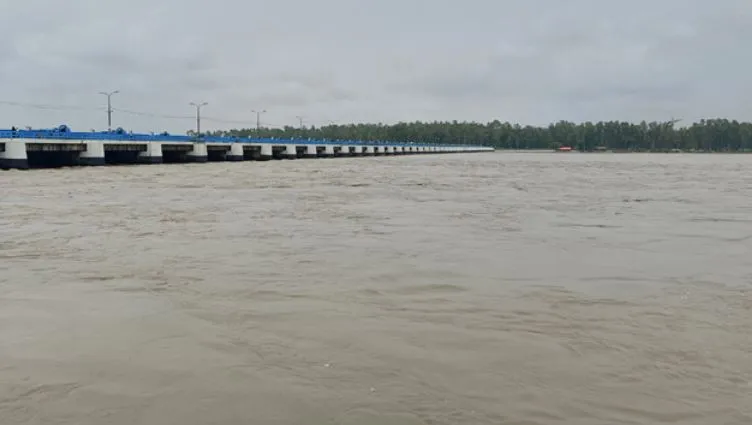 লালমনিরহাটে বিপৎসীমার উপরে তিস্তার পানি