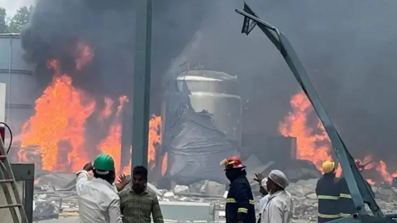 ভারতের তেলেঙ্গানায় রাসায়নিক কারখানায় বিস্ফোরণে নিহত বেড়ে ৩৪