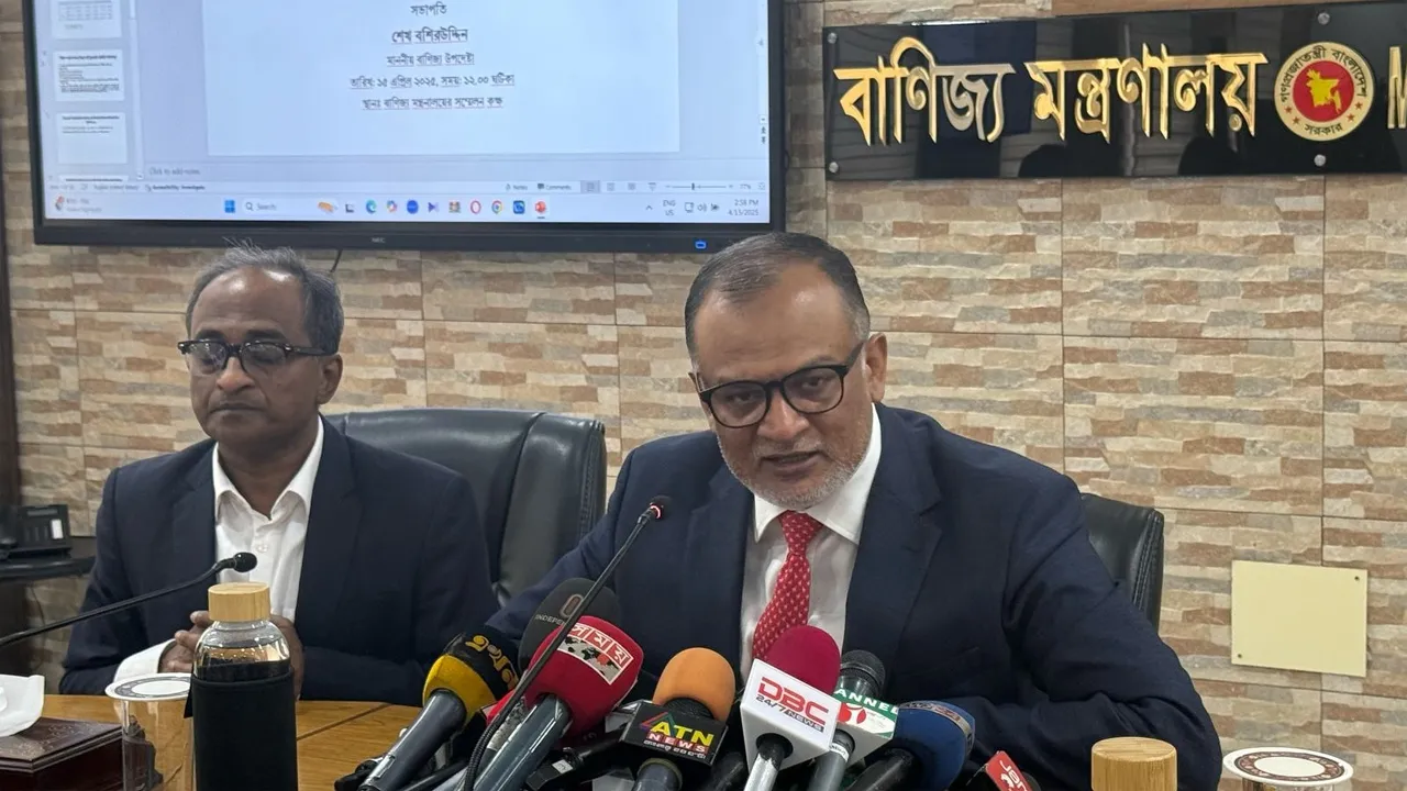 সয়াবিন তেলের দাম লিটারে ১৪ টাকা বাড়ানো হয়েছে : বাণিজ্য উপদেষ্টা