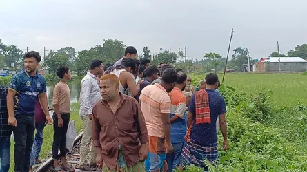 কচুর লতি তুলতে গিয়ে ট্রেনের ধাক্কায় বৃদ্ধের মৃত্যু