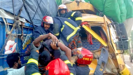 ত্রিশালে দুই ট্রাকের সংঘষে নিহত ২