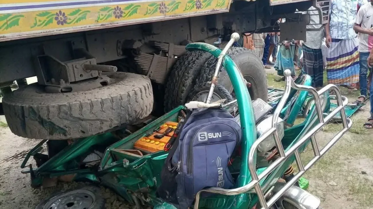 ময়মনসিংহে ট্রাক-অটোরিকশার সংঘর্ষে নারীসহ নিহত ৩