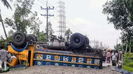 ময়মনসিংহে ট্রাক-সিএনজির সংঘর্ষে ৩ নারী নিহত