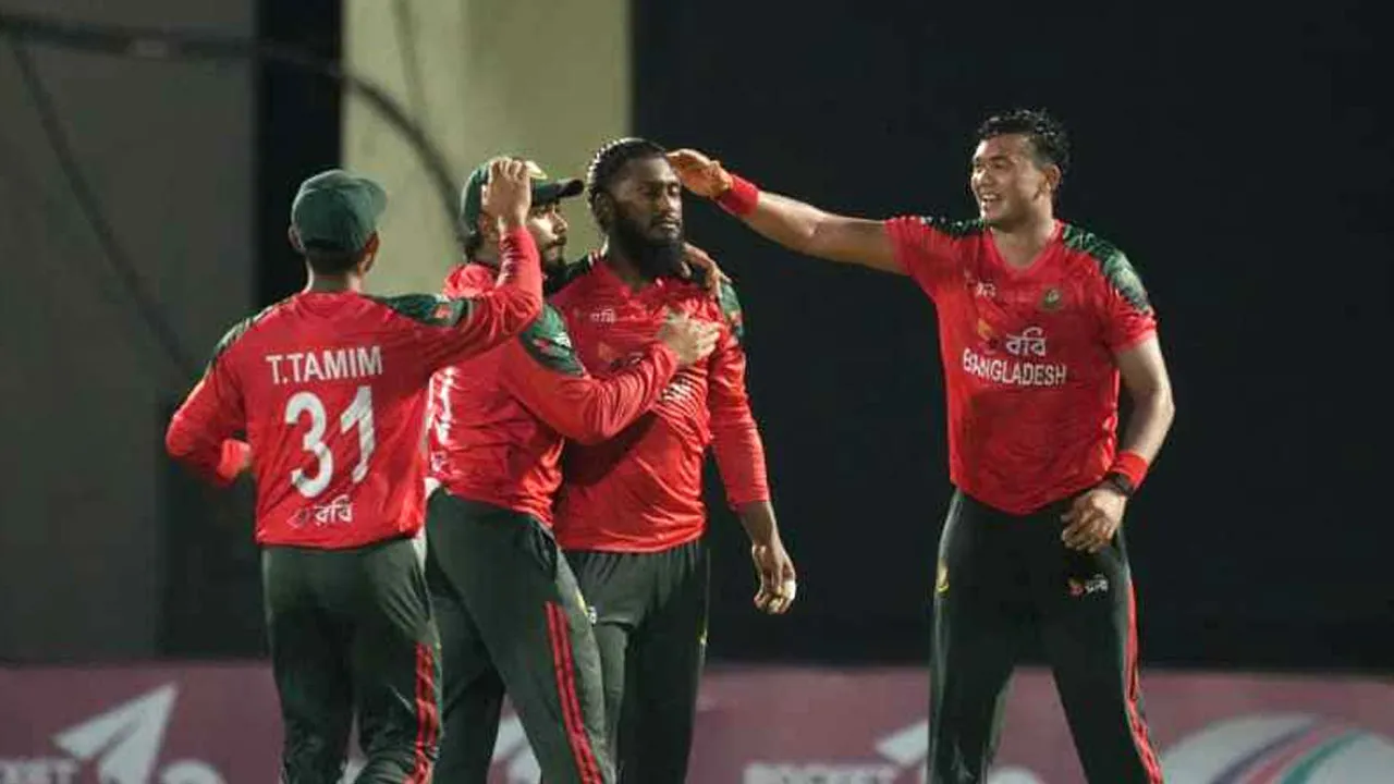 তাসকিনের তোপে ১৩৬ রানেই আটকা পড়েছে নেদারল্যান্ডস